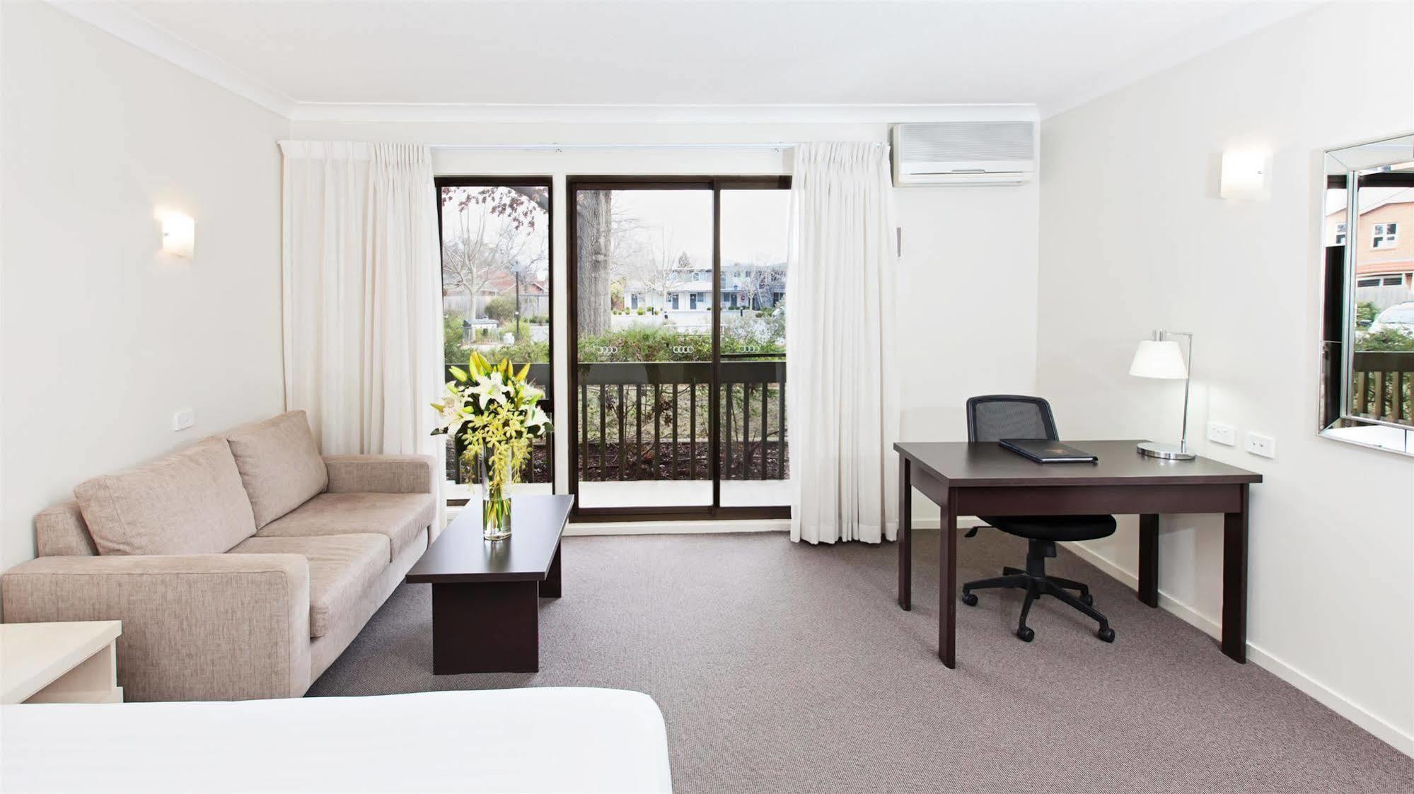 Ibis Styles Canberra Tall Trees Экстерьер фото
