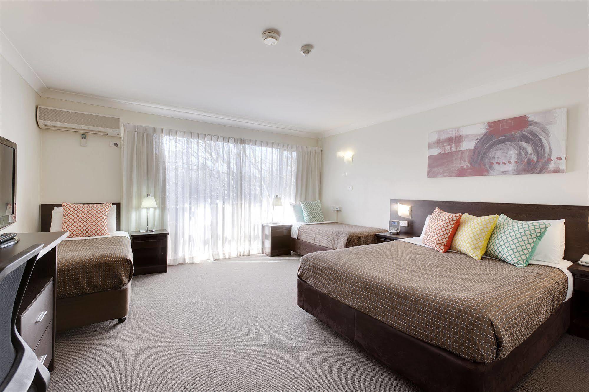 Ibis Styles Canberra Tall Trees Экстерьер фото