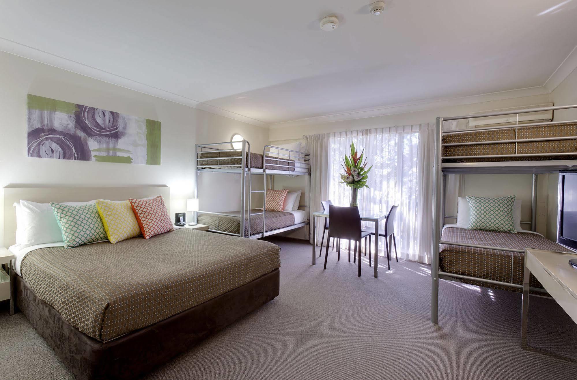 Ibis Styles Canberra Tall Trees Экстерьер фото
