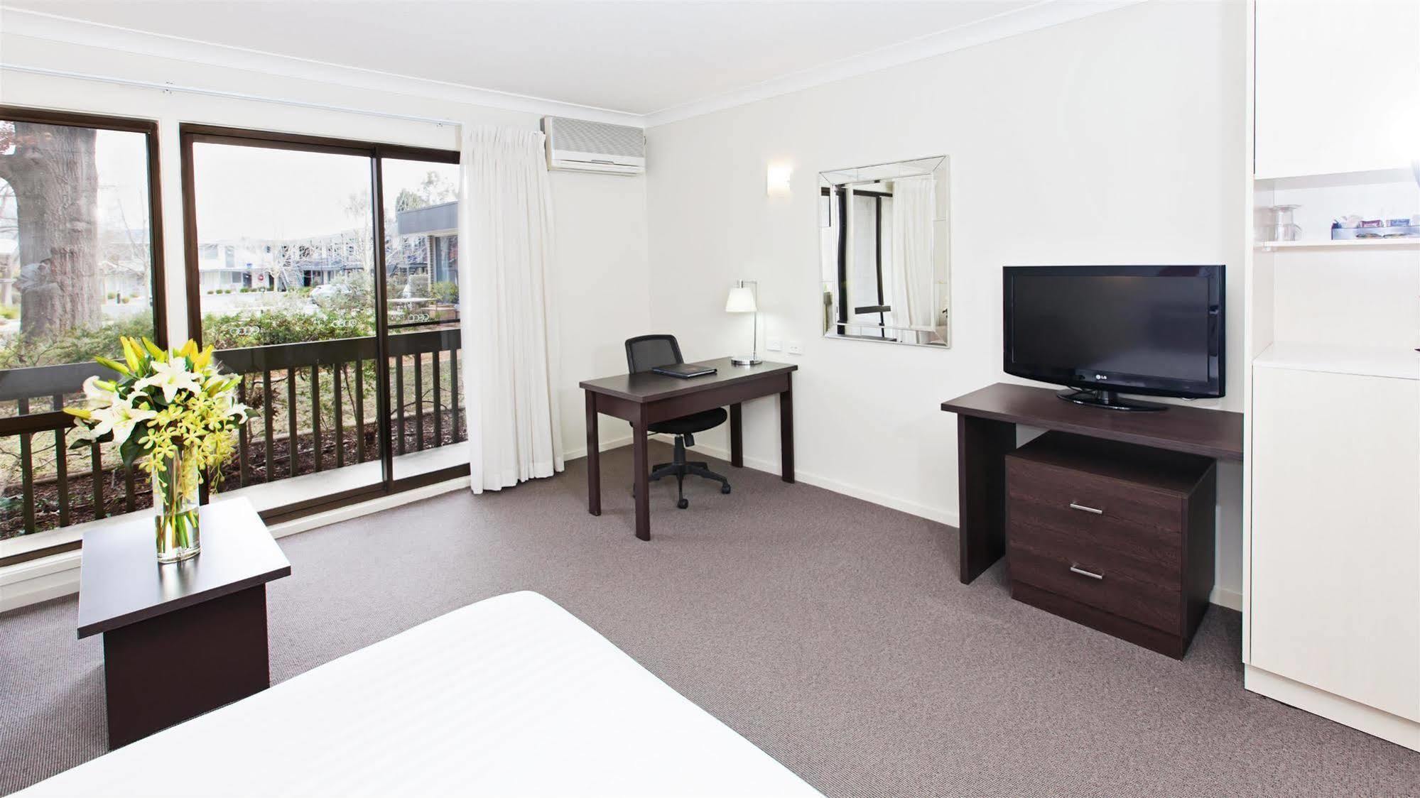 Ibis Styles Canberra Tall Trees Экстерьер фото
