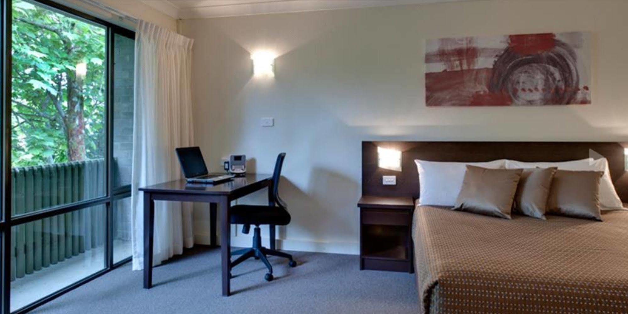 Ibis Styles Canberra Tall Trees Экстерьер фото