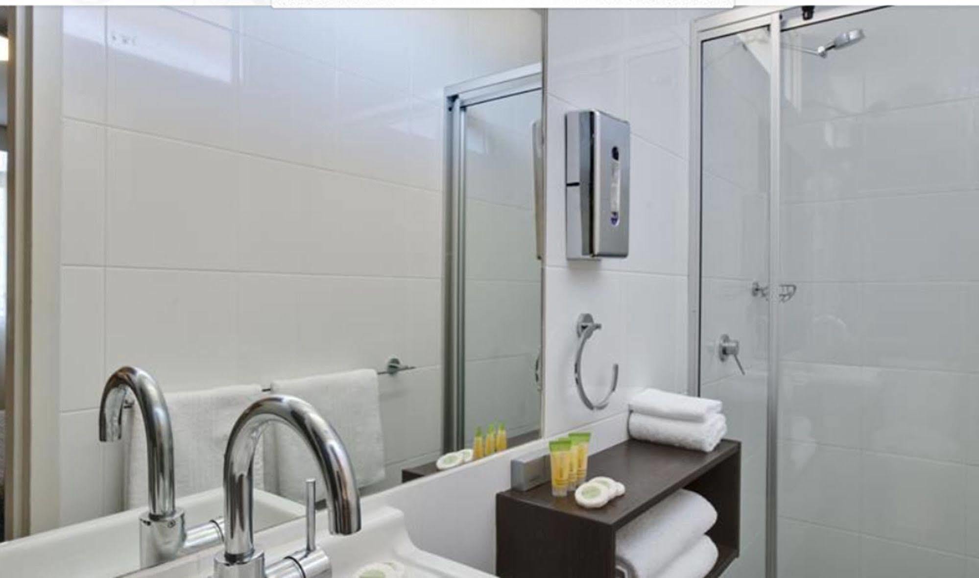 Ibis Styles Canberra Tall Trees Экстерьер фото