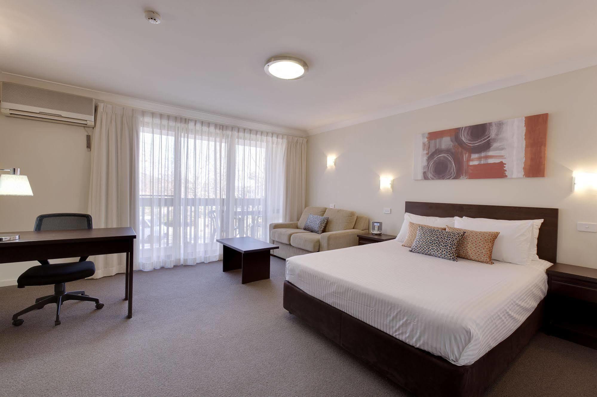 Ibis Styles Canberra Tall Trees Экстерьер фото