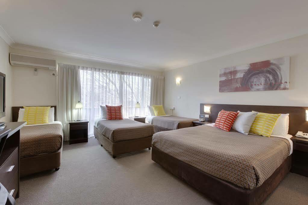 Ibis Styles Canberra Tall Trees Экстерьер фото